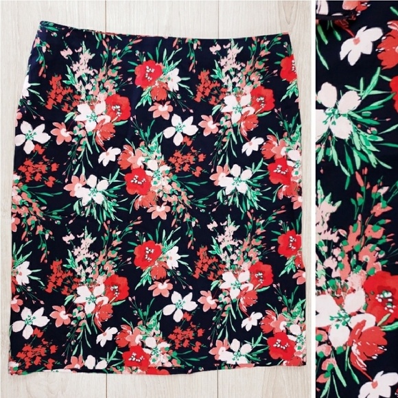 Talbots Dresses & Skirts - Talbots petits floral printed skirt size 12 Talbots Dresses & Skirts - Talbots petits floral printed skirt size 12